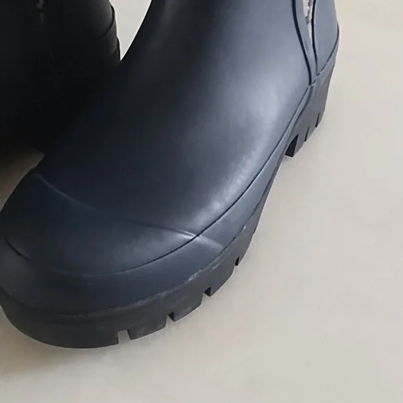 Tory Burch - Elegant Women's Patterned Rain Boots - Picture 3 of 6